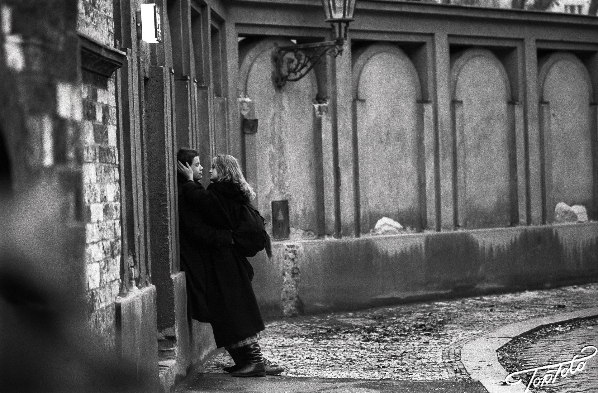 Czechoslovakia, Prague,1989 during the Velvet Revolution, the fall of communism in Eastern Europe. Lovers outside the Jewish Cemetery in U Stareho Hrbitova. COPYRIGHT PHOTOGRAPH BY BRIAN HARRIS ©